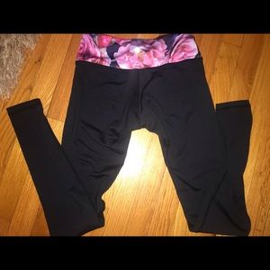 Sold Lululemon leggings size 4🧚🏼‍♂️